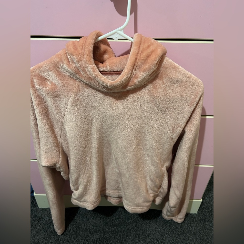 Hollister pink fuzzy cropped hoodie
